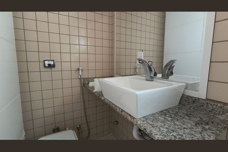 Apartamento à venda com 380m², 3 quartos e 2 vagas Apartamento à venda com 380m², 3 quartos e 2 vagasBanheiro Social