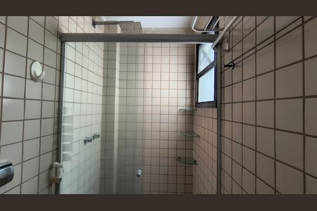 Apartamento à venda com 380m², 3 quartos e 2 vagas Apartamento à venda com 380m², 3 quartos e 2 vagasBanheiro da Suíte