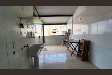 Apartamento à venda com 380m², 3 quartos e 2 vagas Apartamento à venda com 380m², 3 quartos e 2 vagasCozinha e Área de Serviço