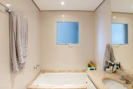 Apartamento à venda com 198m², 3 quartos e 3 vagasBanheiro da Suíte 1