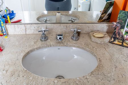 Apartamento à venda com 198m², 3 quartos e 3 vagasBanheiro da Suíte 2