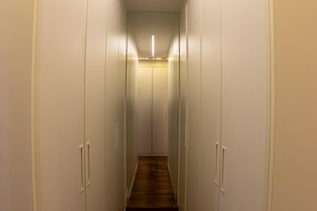 Apartamento à venda com 198m², 3 quartos e 3 vagasSuíte 1 - Closet