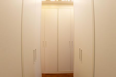 Apartamento à venda com 198m², 3 quartos e 3 vagasSuíte 1 - Closet