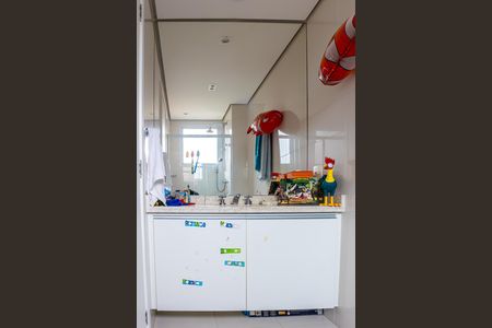 Apartamento à venda com 198m², 3 quartos e 3 vagasBanheiro da Suíte 2