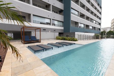 Studio para alugar com 30m², 1 quarto e sem vaga Studio para alugar com 30m², 1 quarto e sem vagaÁrea comum - Piscina