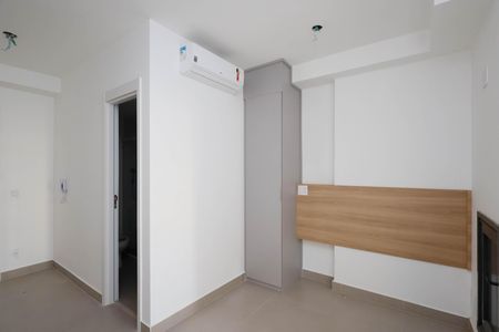Studio para alugar com 30m², 1 quarto e sem vaga Studio para alugar com 30m², 1 quarto e sem vagaQuarto / Cozinha