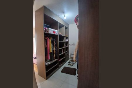 DORMITÓRIO de casa à venda com 3 quartos, 197m² em City Bussocaba, Osasco