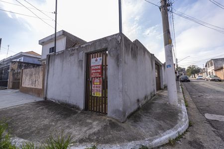 Casa para alugar com 120m², 1 quarto e 3 vagas Casa para alugar com 120m², 1 quarto e 3 vagasFachada