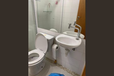 Banheiro de apartamento para alugar com 2 quartos, 56m² em Jardim Nova Taboao, Guarulhos