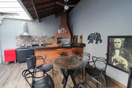 Casa à venda com 140m², 3 quartos e 2 vagas Casa à venda com 140m², 3 quartos e 2 vagasChurrasqueira