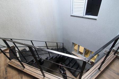 Casa à venda com 140m², 3 quartos e 2 vagas Casa à venda com 140m², 3 quartos e 2 vagasEscada