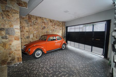 Garagem de casa à venda com 3 quartos, 140m² em Ferreira, São Paulo