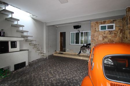 Garagem de casa à venda com 3 quartos, 140m² em Ferreira, São Paulo