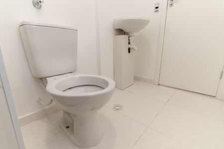 Apartamento à venda com 38m², 2 quartos e 1 vaga Apartamento à venda com 38m², 2 quartos e 1 vagaBanheiro social
