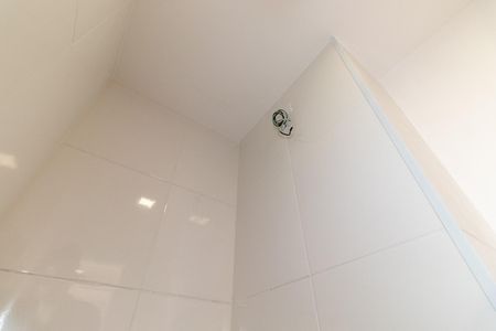 Banheiro social de apartamento à venda com 2 quartos, 38m² em Vila Tolstoi, São Paulo