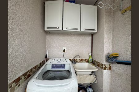 Área de Serviço de apartamento para alugar com 2 quartos, 61m² em Km 18, Osasco