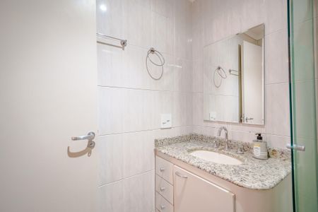 Apartamento para alugar com 57m², 3 quartos e 1 vaga Apartamento para alugar com 57m², 3 quartos e 1 vagaBanheiro