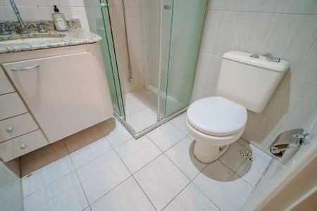 Apartamento para alugar com 57m², 3 quartos e 1 vaga Apartamento para alugar com 57m², 3 quartos e 1 vagaBanheiro da Suíte