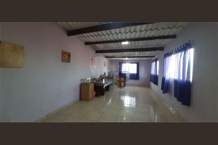 Casa à venda com 230m², 4 quartos e 2 vagas