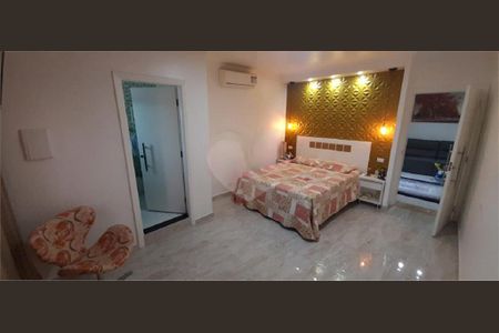 Casa à venda com 230m², 4 quartos e 2 vagas