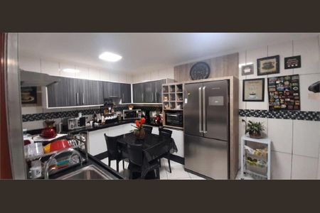 Casa à venda com 230m², 4 quartos e 2 vagas