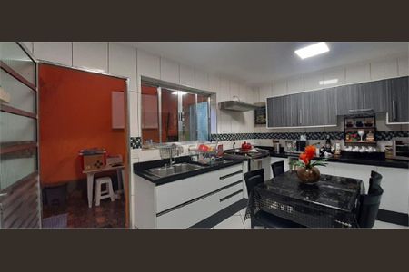 Casa à venda com 230m², 4 quartos e 2 vagas