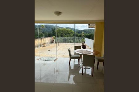 Casa à venda com 3 quartos, 160m² em Cristal Park, Barueri