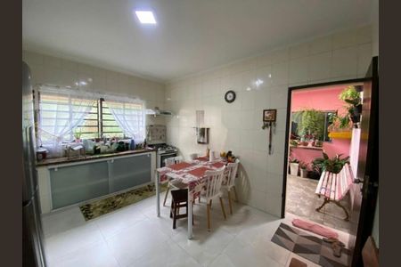 Casa à venda com 3 quartos, 180m² em Parque Ipe, São Paulo