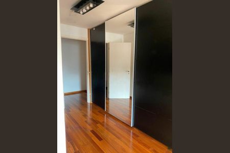 Casa à venda com 390m², 4 quartos e sem vaga