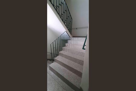 Apartamento à venda com 58m², 2 quartos e 1 vaga Apartamento à venda com 58m², 2 quartos e 1 vagaEscadas