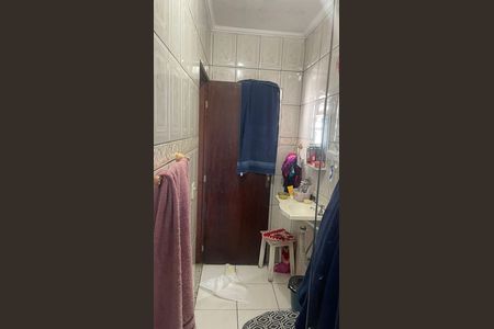 Casa à venda com 70m², 3 quartos e 2 vagas Casa à venda com 70m², 3 quartos e 2 vagasBanheiro