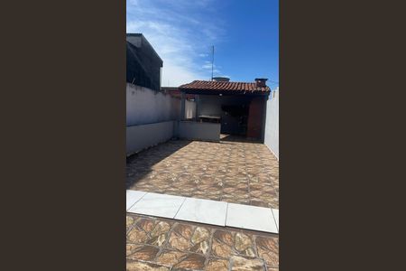 Casa à venda com 70m², 3 quartos e 2 vagas Casa à venda com 70m², 3 quartos e 2 vagasÁrea externa
