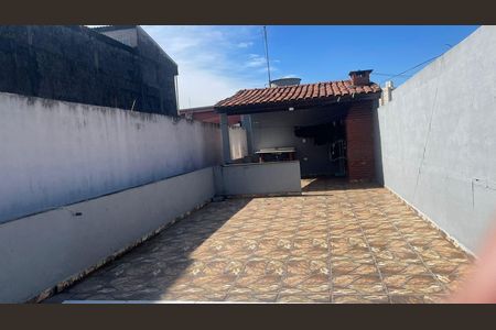 Casa à venda com 70m², 3 quartos e 2 vagas Casa à venda com 70m², 3 quartos e 2 vagasÁrea externa