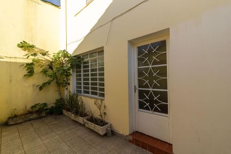 Casa à venda com 229m², 2 quartos e 4 vagas Casa à venda com 229m², 2 quartos e 4 vagasEdícula Área de serviço