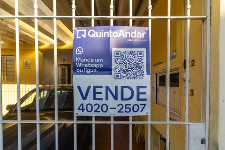 Casa à venda com 229m², 2 quartos e 4 vagas Casa à venda com 229m², 2 quartos e 4 vagasPlaca