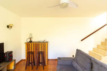 Casa à venda com 229m², 2 quartos e 4 vagas Casa à venda com 229m², 2 quartos e 4 vagasEdícula Sala