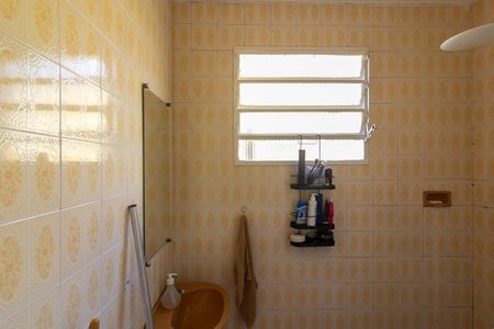 Casa à venda com 229m², 2 quartos e 4 vagas Casa à venda com 229m², 2 quartos e 4 vagasEdícula Banheiro 2