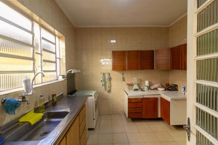 Casa à venda com 229m², 2 quartos e 4 vagas Casa à venda com 229m², 2 quartos e 4 vagasCozinha