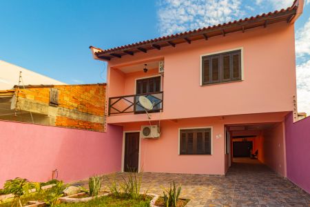Casa à venda com 240m², 4 quartos e 3 vagas Casa à venda com 240m², 4 quartos e 3 vagasFachada
