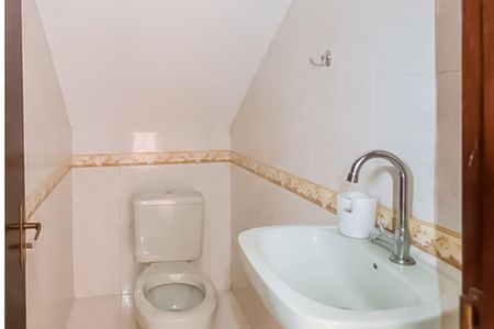 Casa à venda com 240m², 4 quartos e 3 vagas Casa à venda com 240m², 4 quartos e 3 vagasLavabo