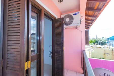 Casa à venda com 240m², 4 quartos e 3 vagas Casa à venda com 240m², 4 quartos e 3 vagasVaranda do Escritório