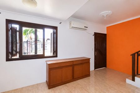 Casa à venda com 240m², 4 quartos e 3 vagas Casa à venda com 240m², 4 quartos e 3 vagasSala