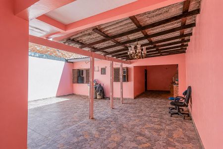 Casa à venda com 240m², 4 quartos e 3 vagas Casa à venda com 240m², 4 quartos e 3 vagasVaranda