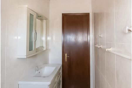 Casa à venda com 240m², 4 quartos e 3 vagas Casa à venda com 240m², 4 quartos e 3 vagasBanheiro Social