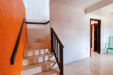 Casa à venda com 240m², 4 quartos e 3 vagas Casa à venda com 240m², 4 quartos e 3 vagasSala/Escada