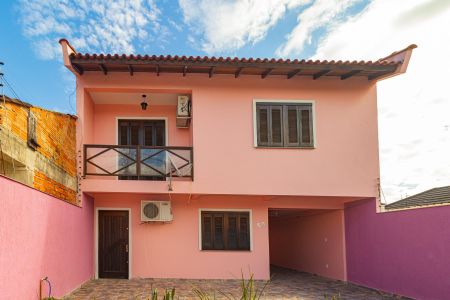 Casa à venda com 240m², 4 quartos e 3 vagas Casa à venda com 240m², 4 quartos e 3 vagasFachada