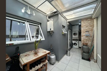 Casa à venda com 120m², 3 quartos e 1 vagaÁrea de Serviço