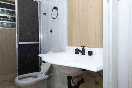 Banheiro de casa para alugar com 1 quarto, 30m² em Jardim Camargo Novo, São Paulo