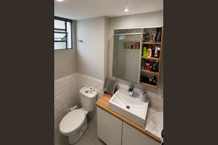 Apartamento à venda com 50m², 2 quartos e 1 vaga Apartamento à venda com 50m², 2 quartos e 1 vagaBanheiro