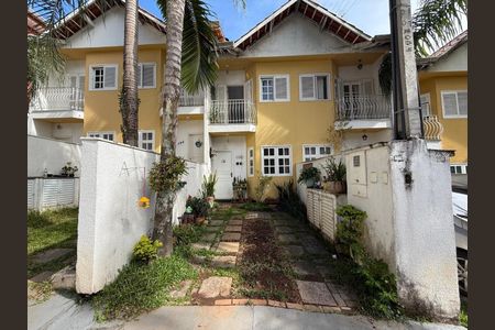 Casa de condomínio à venda com 100m², 2 quartos e 1 vaga Casa de condomínio à venda com 100m², 2 quartos e 1 vagaFachada